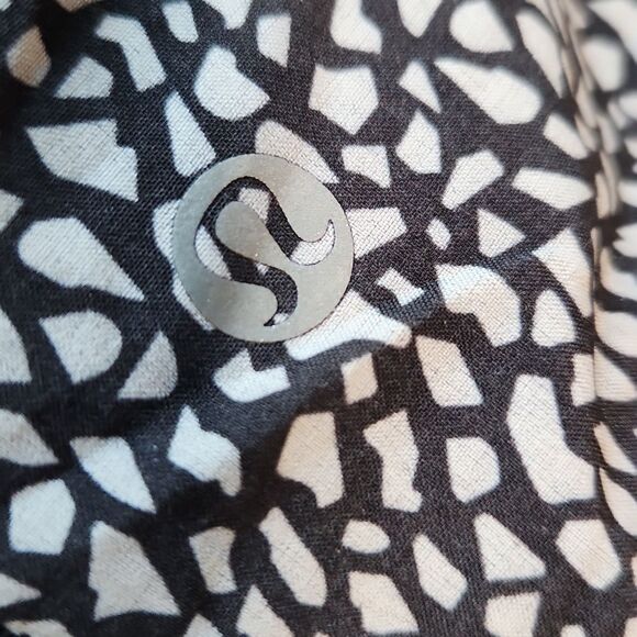 Lululemon Fast Track Reversible Zip-up Jacket Black White Women's size 6‎ - Picture 10 of 15